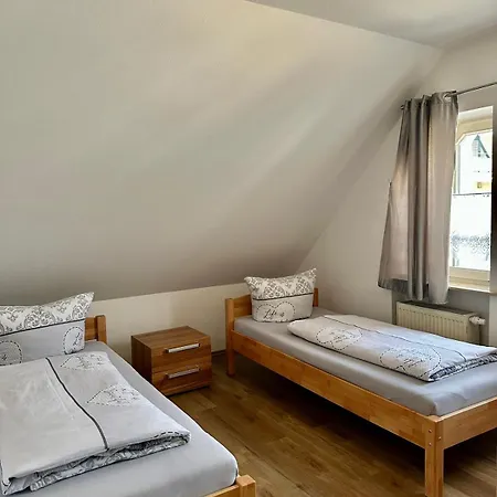 Schoene 4 Schlafzimmer Maisonette In アパート *
